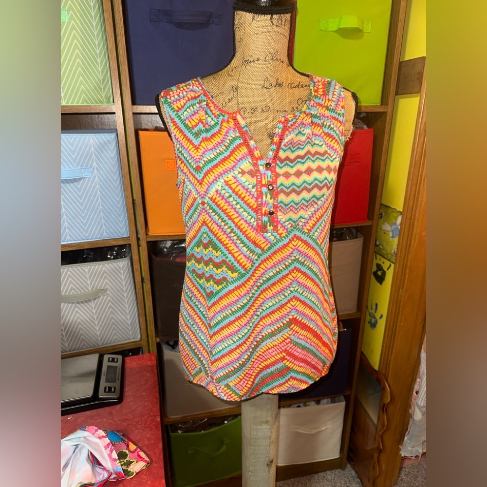 NWOT Colorful Zigzag Patterned Women's Top